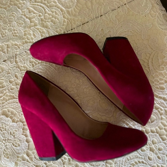 Berry Colored Block Heels | Size 7.5 - Picture 4 of 7